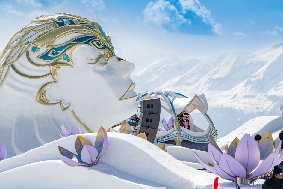 One of the incredible stages at Tomorrowland Winter 2022, the music festival is an unmissable week for luxury ski holidays to Alpe d'Huez. 