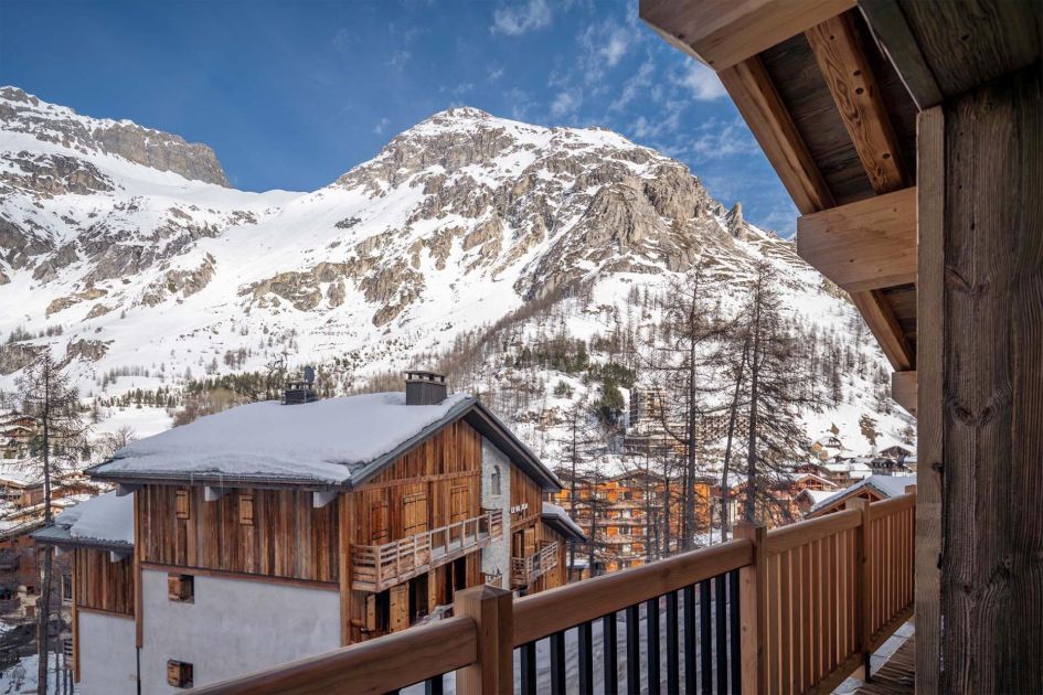 The mountain views of Val d'Isère as seen from Chalet Arda's outdoor balcony.