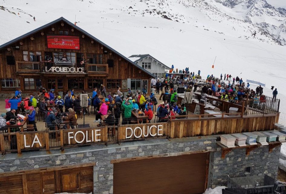 La Folie Douce in Val Thorens, as seen from the Plein Sud chairlift, a great place for après-ski after skiing some of the best pistes in Val Thorens.