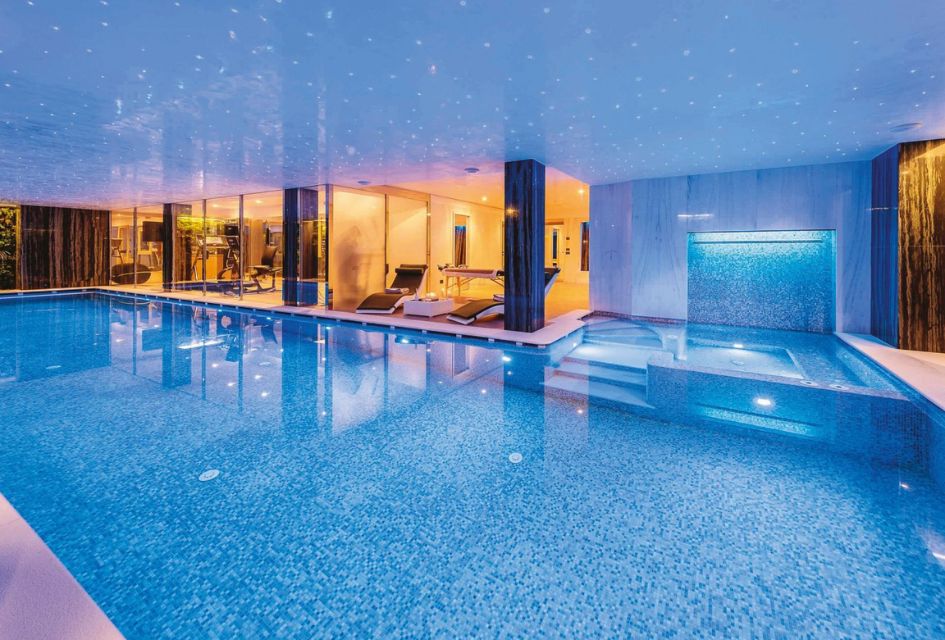 Swimming pool and spa area of Chalet LV 01 | Dolce Vita, the perfect place to unwind after a day of exploring the Dolomites on your luxury corporate ski holiday.