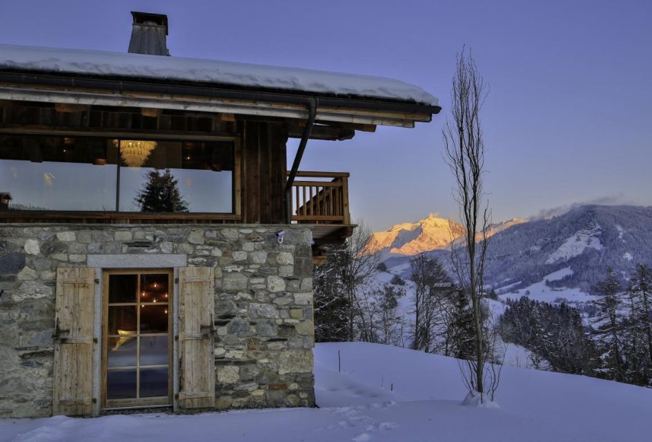 Fermes à la Leonthine, a fantastic stargazing chalet in France. Sunset views over the mountians and valleys.