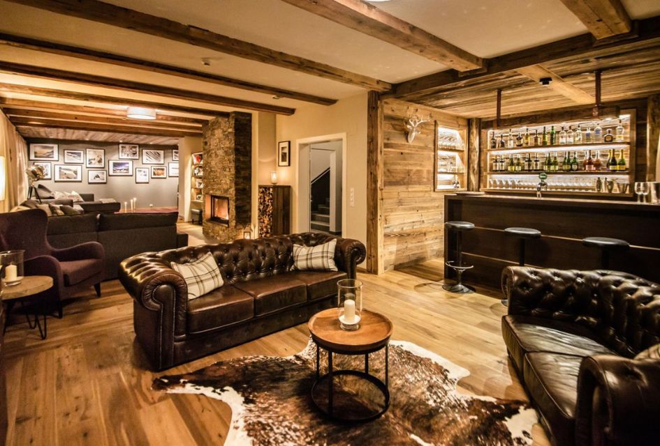 Montfort Lodge's lounge and bar area with ample seating for the perfect luxury corporate ski holiday in St Anton.