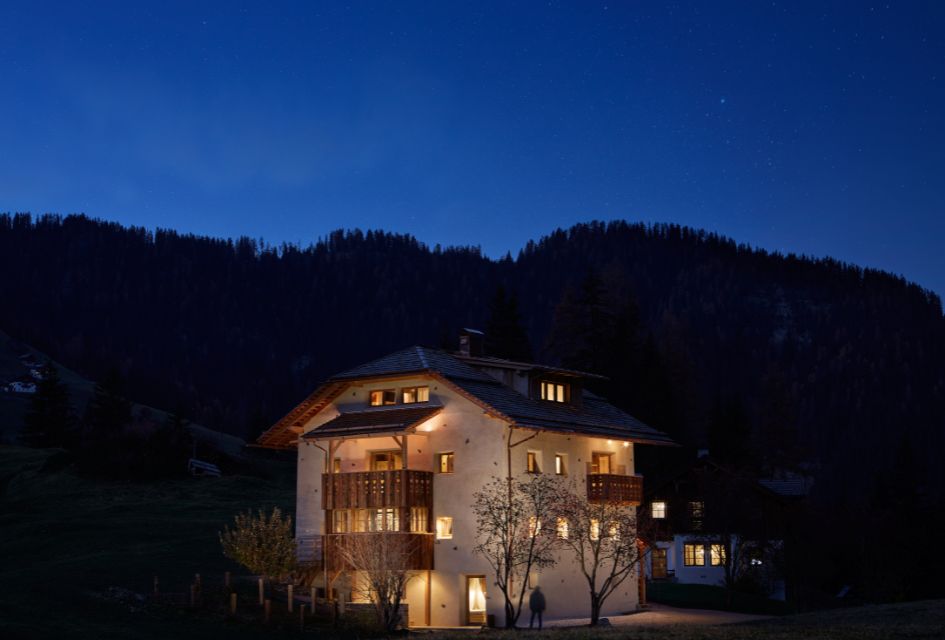 Chalet Sotciastel's nighttime exterior fetauring stars above.