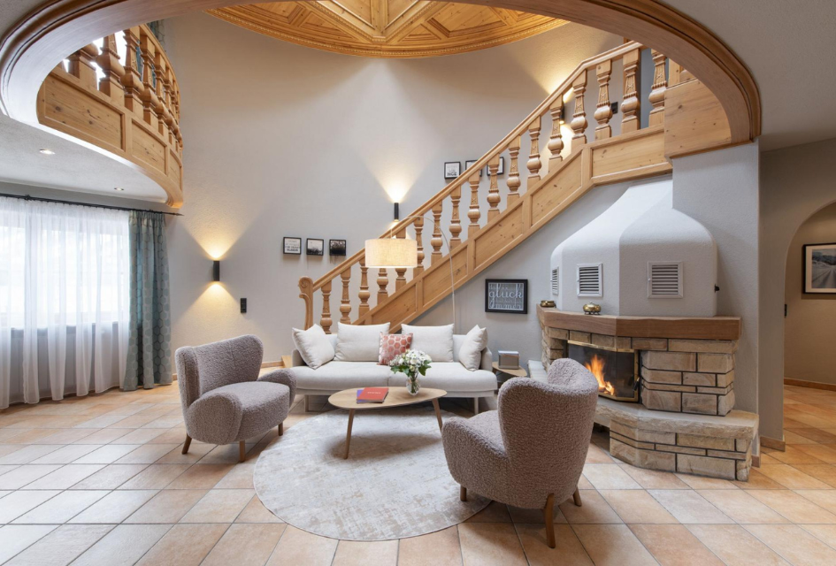 Living area and fireplace of Chalet Toda, a top luxury self catered chalet in Austria, in Lech.